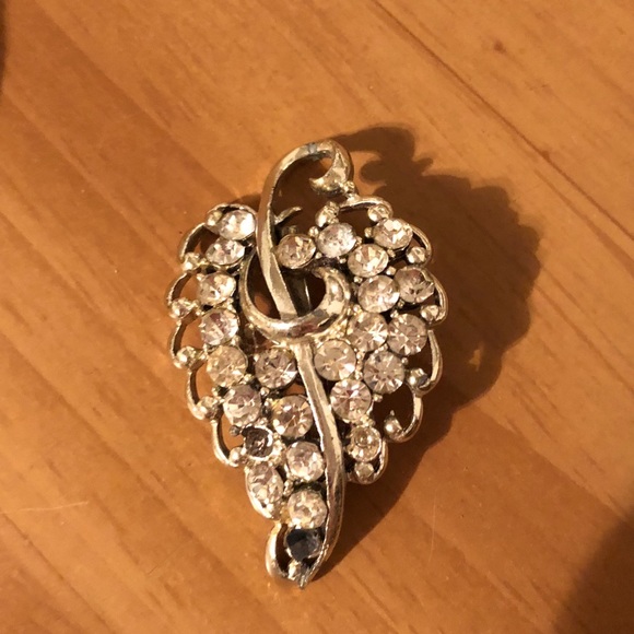 Brooches - Picture 2 of 6